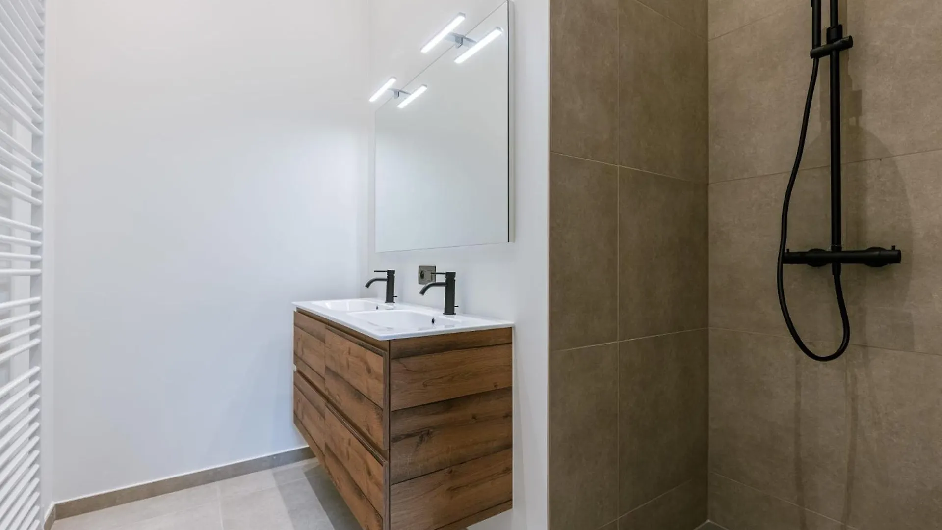 Huswell - Seafront Apartment With Stunning Views أوستيند