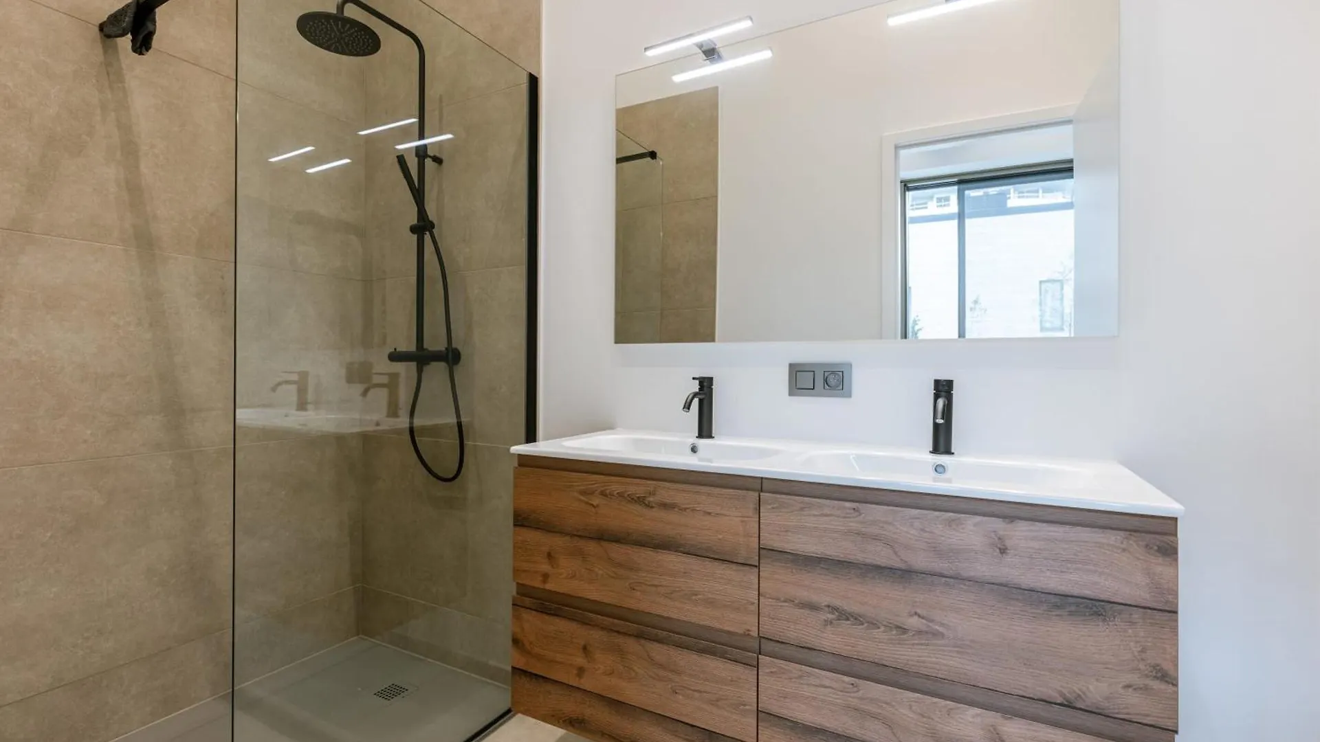 Huswell - Seafront Apartment With Stunning Views أوستيند